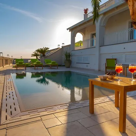 Nevada Infinity With Pool, Terrace, Capri View *
