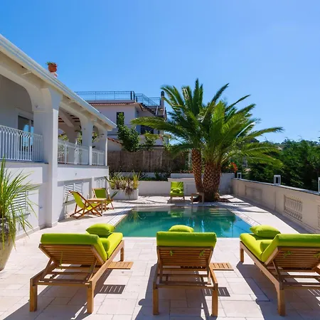 Nevada Infinity With Pool, Terrace, Capri View